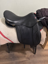 Load image into Gallery viewer, 19” Reactor Pannel VSD Summit Dressage Saddle