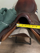 Load image into Gallery viewer, 17.5” Devoucoux Biarritz 2A Jump Saddle