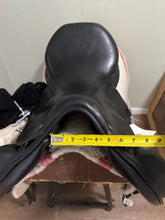 Load image into Gallery viewer, 17” Hermes Corlandus Monoflap Dressage Saddle