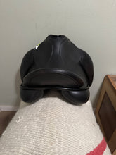 Load image into Gallery viewer, 18” Sattlerei Dresch Dressage Saddle