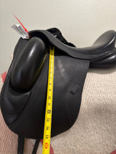 Load image into Gallery viewer, 17” Custom Advantage Monoflap Dressage Saddle