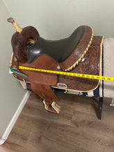 Load image into Gallery viewer, 16” Circle Y Western Saddle