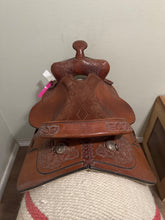 Load image into Gallery viewer, 15” Hereford Textan Western Saddle