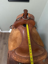 Load image into Gallery viewer, 16.5” Dale Chavez Western Saddle