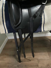 Load image into Gallery viewer, 17.5” Schleese Dressage Saddle