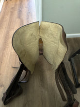 Load image into Gallery viewer, 15.5&quot; Tex Tan Western Saddle