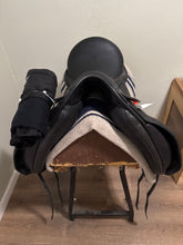 Load image into Gallery viewer, 17.5” W Trilogy Dressage Saddle