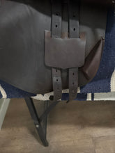 Load image into Gallery viewer, 17” Antares 2001 English Saddle