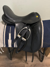 Load image into Gallery viewer, 18.5” Revere Dressage Saddle