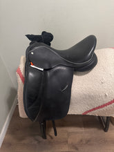 Load image into Gallery viewer, 17” Ideal Tonishia Dressage Saddle