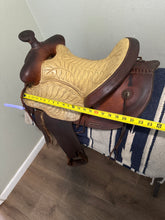 Load image into Gallery viewer, 14” Round Skirt Western Saddle