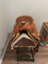 Load image into Gallery viewer, 16.5” Reinsman Western Saddle