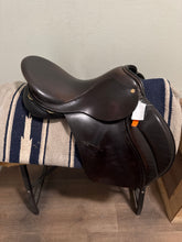 Load image into Gallery viewer, 17.5” Albion Legend 5000 Dressage Saddle