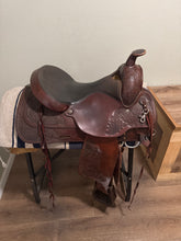 Load image into Gallery viewer, 16” Circle Y Trail Western Saddle