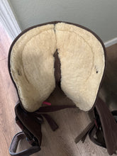 Load image into Gallery viewer, 15.5” Tough 1 King Synthetic Western Saddle
