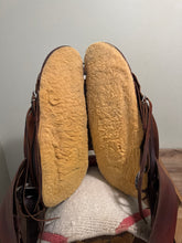 Load image into Gallery viewer, 15.5” Sharon Saares Endurance Saddle