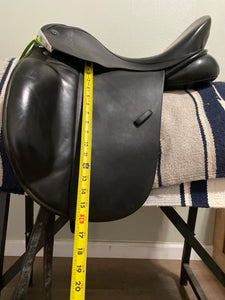 18” Trilogy Dressage Saddle