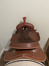Load image into Gallery viewer, 15.5” Wintec Synthetic Western Saddle