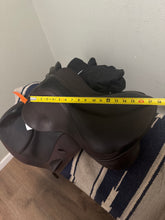 Load image into Gallery viewer, 17.5” Custom Monte Carlo Monoflap Jump Saddle