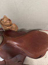 Load image into Gallery viewer, 17.5 Pessoa Heritage Jump Saddle