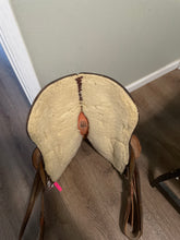 Load image into Gallery viewer, 15” Southern Western Saddle