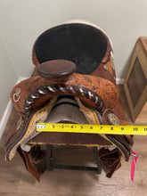 Load image into Gallery viewer, 15.5” Circle Y Western Saddle