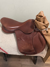 Load image into Gallery viewer, 17.5 Pessoa Heritage Jump Saddle