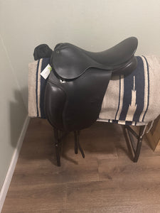 17.5" County AP Adjustable Dressage Saddle