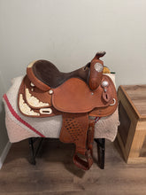 Load image into Gallery viewer, 16” Crates Trophy Saddle