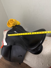 Load image into Gallery viewer, 17” Riveria Domina Dressage Saddle