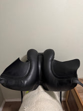 Load image into Gallery viewer, 18” Sattlerei Dresch Dressage Saddle