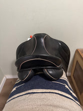 Load image into Gallery viewer, 17.5” JRD Bella Dressage Saddle