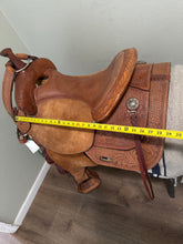 Load image into Gallery viewer, 16.5” Dale Chavez Western Saddle