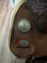Load image into Gallery viewer, 16” Circle Y Barrel Saddle