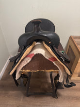 Load image into Gallery viewer, 16.5” Abetta Hybrid Western Saddle