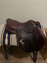 Load image into Gallery viewer, 17.5” CWD 2Gs Jump Saddle