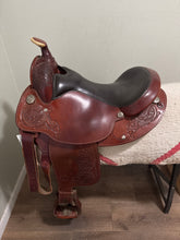 Load image into Gallery viewer, 16.5 Circle Y Arabian Equitation Saddle