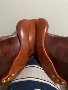 16.5” 2005 Antares Jump Saddle