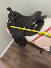 Load image into Gallery viewer, 15” Round Skirt Western Saddle