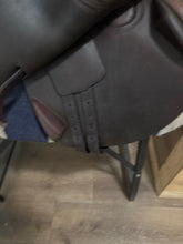 Load image into Gallery viewer, 17” Antares 2001 English Saddle