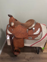 Load image into Gallery viewer, 15.5” Broken Horn Western Saddle