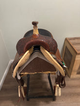 Load image into Gallery viewer, 16” Circle Y Western Saddle