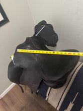 Load image into Gallery viewer, 18” Sattlerei Monoflap Dressage Saddle