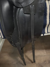 Load image into Gallery viewer, 17.5” JRD Bella Dressage Saddle
