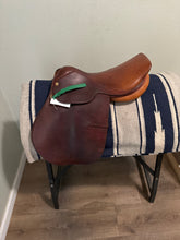 Load image into Gallery viewer, 16.5” Collegiate Jump Saddle