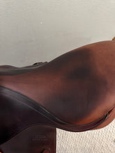 Load image into Gallery viewer, 17.5 Stubben Portos AP English Saddle