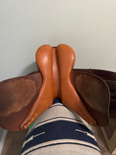 Load image into Gallery viewer, 16.5” Collegiate Jump Saddle