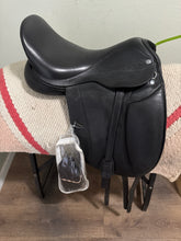 Load image into Gallery viewer, 18” XW Frank Baines Monoflap Dressage Saddle