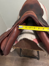 Load image into Gallery viewer, 17.5 Stubben Portos AP English Saddle