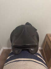 Load image into Gallery viewer, 17.5&quot; County AP Adjustable Dressage Saddle